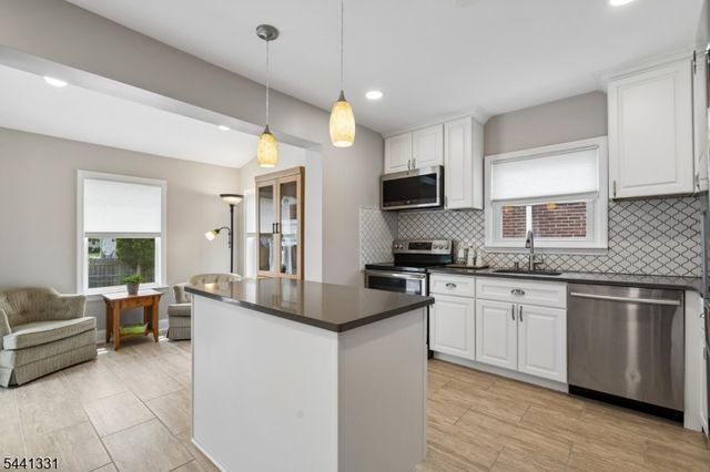 23 Elmwood Ter, Linden City, NJ 07036