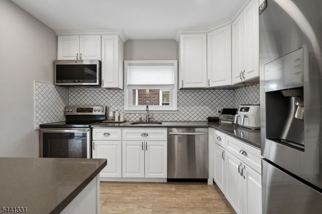 23 Elmwood Ter, Linden City, NJ 07036