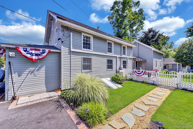 1116 Montauk Highway, Oakdale, NY 11769