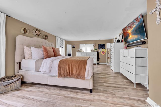 1116 Montauk Highway, Oakdale, NY 11769