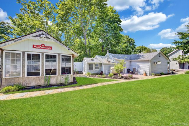 1116 Montauk Highway, Oakdale, NY 11769
