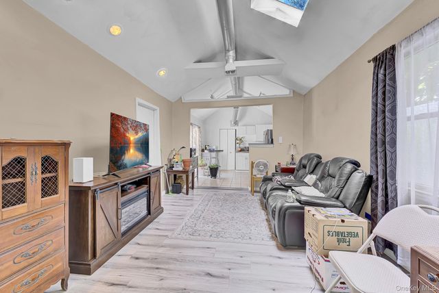 1116 Montauk Highway, Oakdale, NY 11769