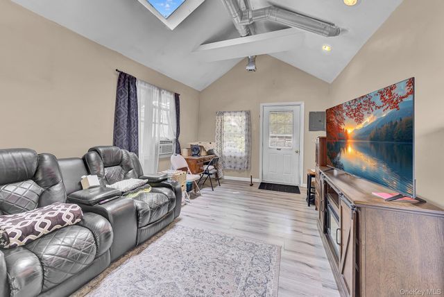 1116 Montauk Highway, Oakdale, NY 11769