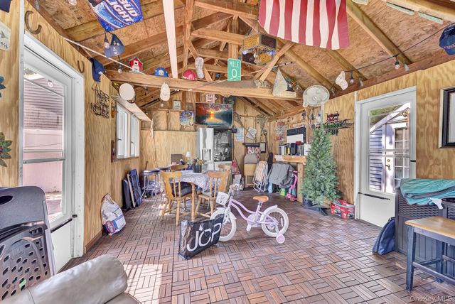 1116 Montauk Highway, Oakdale, NY 11769