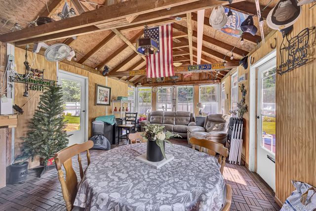1116 Montauk Highway, Oakdale, NY 11769