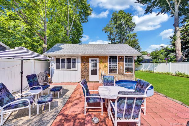 1116 Montauk Highway, Oakdale, NY 11769
