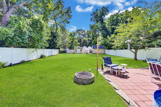 1116 Montauk Highway, Oakdale, NY 11769