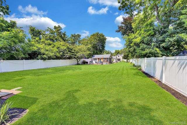 1116 Montauk Highway, Oakdale, NY 11769