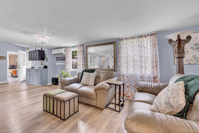 1116 Montauk Highway, Oakdale, NY 11769