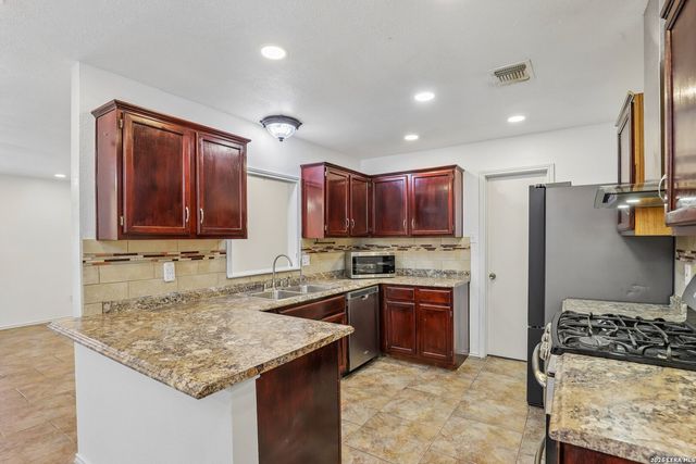 5614 Timber Trace St, San Antonio, TX 78250