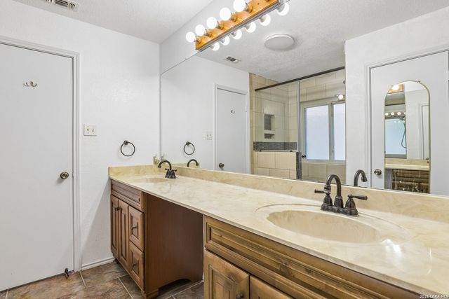 5614 Timber Trace St, San Antonio, TX 78250