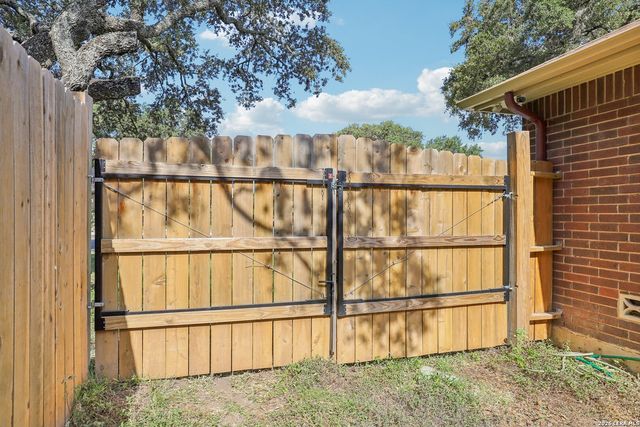 5614 Timber Trace St, San Antonio, TX 78250