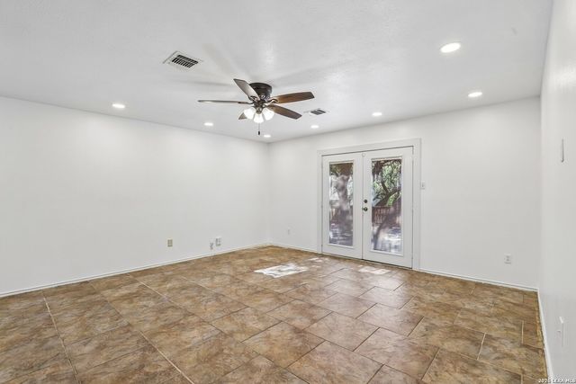 5614 Timber Trace St, San Antonio, TX 78250