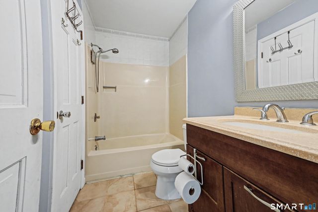 100 Ten Coat Lane 3A, Shelton, CT 06484