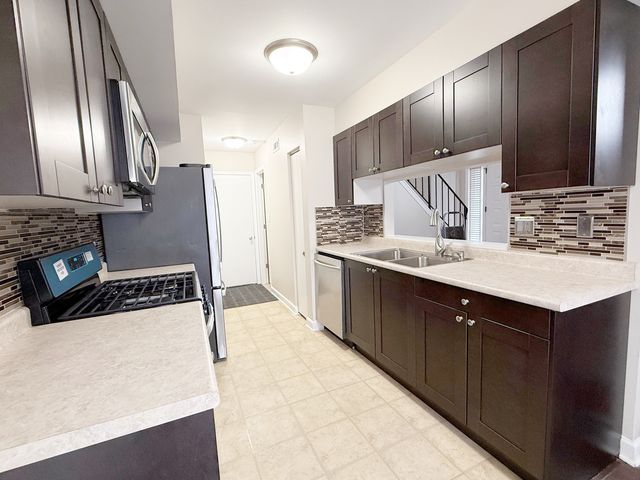 223 Butternut Lane, Streamwood, IL 60107