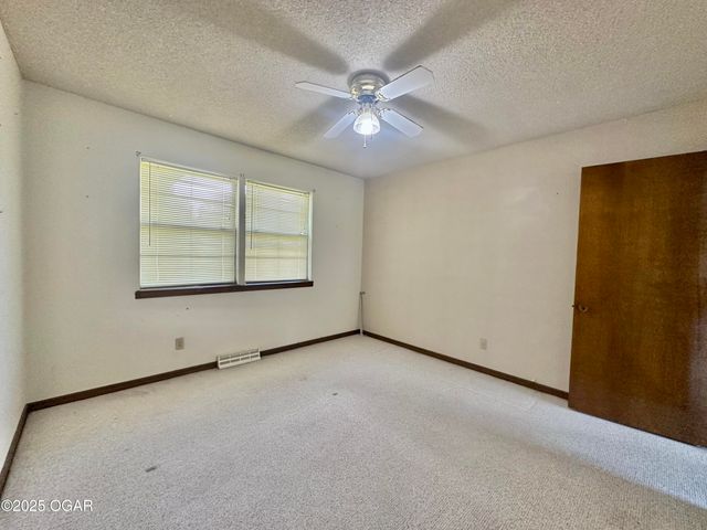 205 McCutcheon Road, Joplin, MO 64804