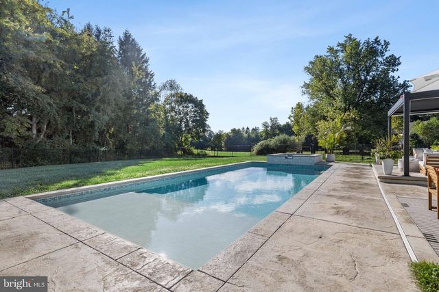 1337 VALLEY RD, Glen Mills, PA 19342
