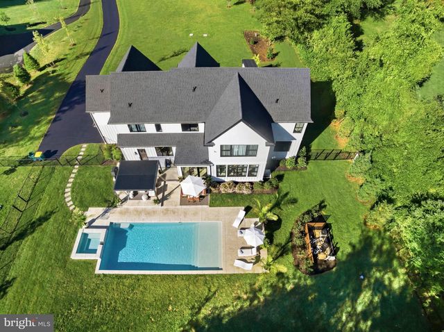 1337 VALLEY RD, Glen Mills, PA 19342