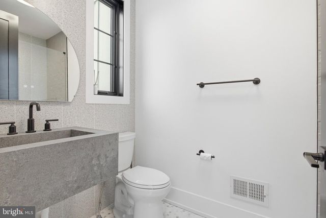 1337 VALLEY RD, Glen Mills, PA 19342