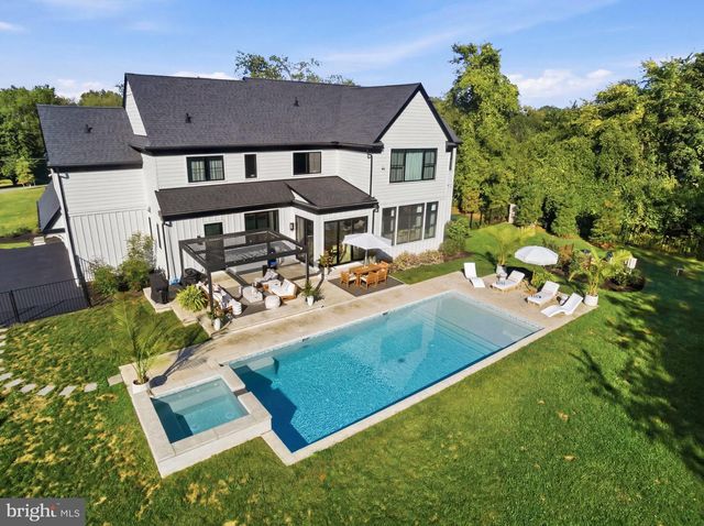1337 VALLEY RD, Glen Mills, PA 19342