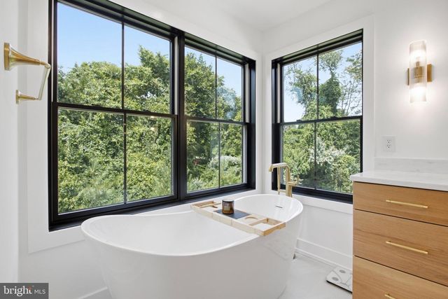 1337 VALLEY RD, Glen Mills, PA 19342