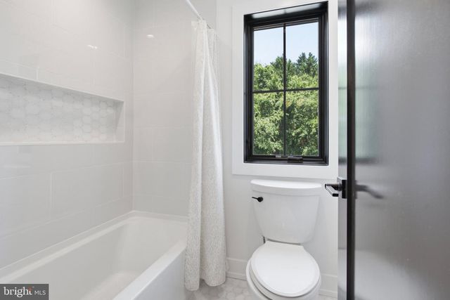 1337 VALLEY RD, Glen Mills, PA 19342
