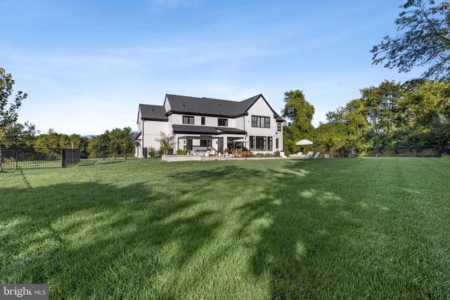 1337 VALLEY RD, Glen Mills, PA 19342