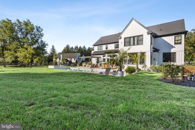 1337 VALLEY RD, Glen Mills, PA 19342