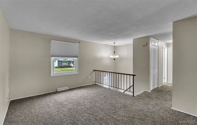 18 Lille Lane, Cheektowaga, NY 14227