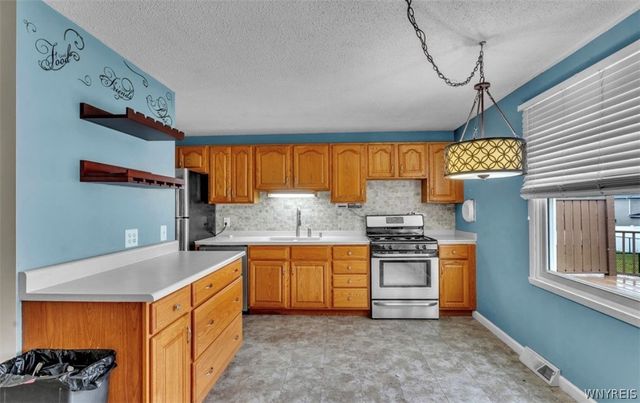 18 Lille Lane, Cheektowaga, NY 14227