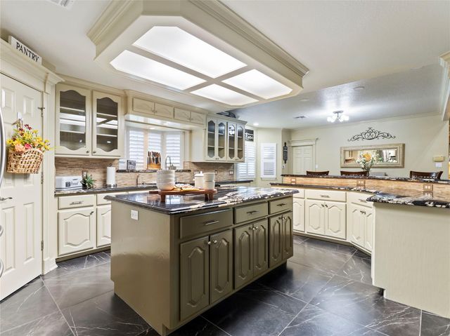 56 Valhalla Drive, Bay City, TX 77414