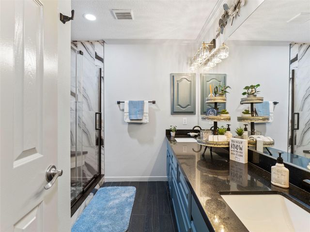 56 Valhalla Drive, Bay City, TX 77414