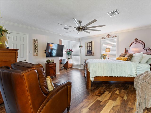 56 Valhalla Drive, Bay City, TX 77414