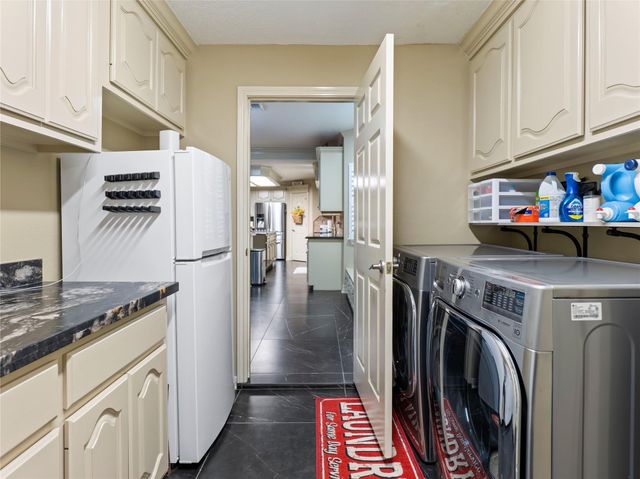 56 Valhalla Drive, Bay City, TX 77414