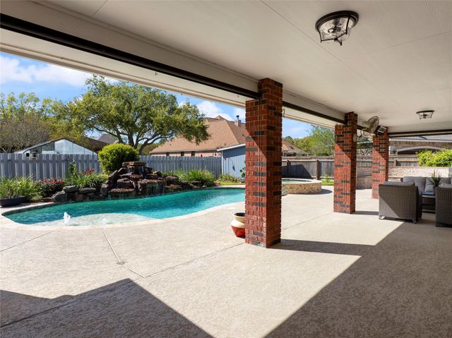 56 Valhalla Drive, Bay City, TX 77414