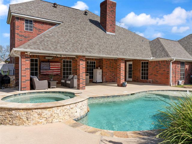 56 Valhalla Drive, Bay City, TX 77414