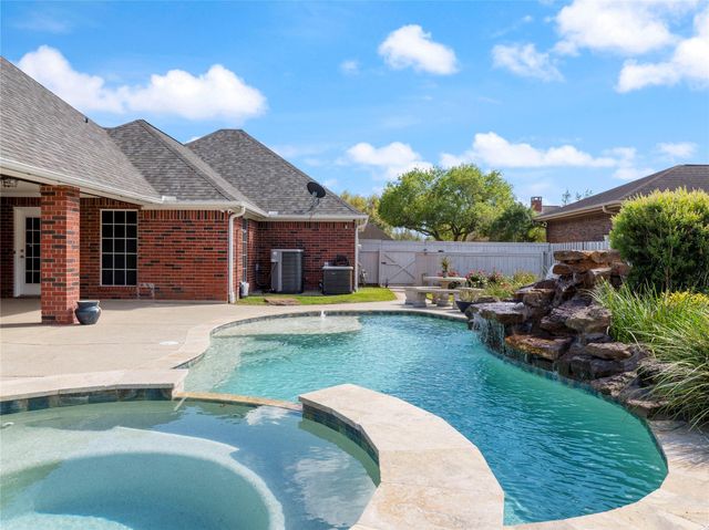 56 Valhalla Drive, Bay City, TX 77414