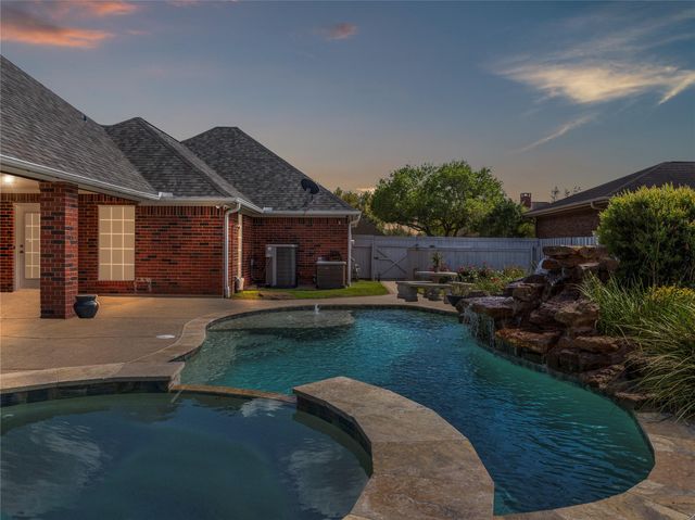 56 Valhalla Drive, Bay City, TX 77414