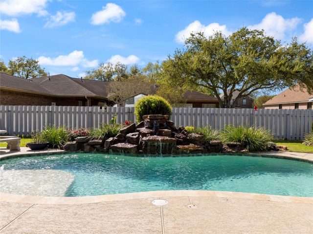 56 Valhalla Drive, Bay City, TX 77414