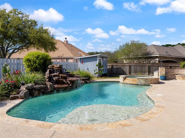 56 Valhalla Drive, Bay City, TX 77414