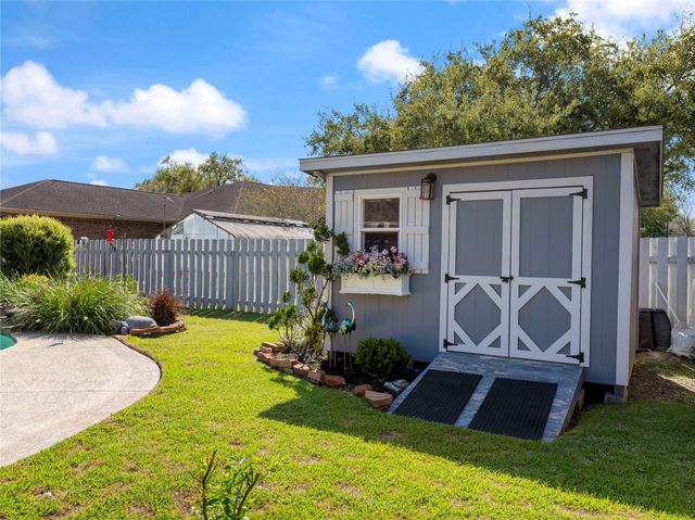 56 Valhalla Drive, Bay City, TX 77414