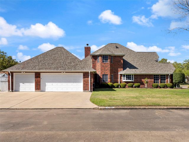 56 Valhalla Drive, Bay City, TX 77414
