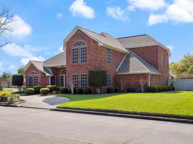 56 Valhalla Drive, Bay City, TX 77414