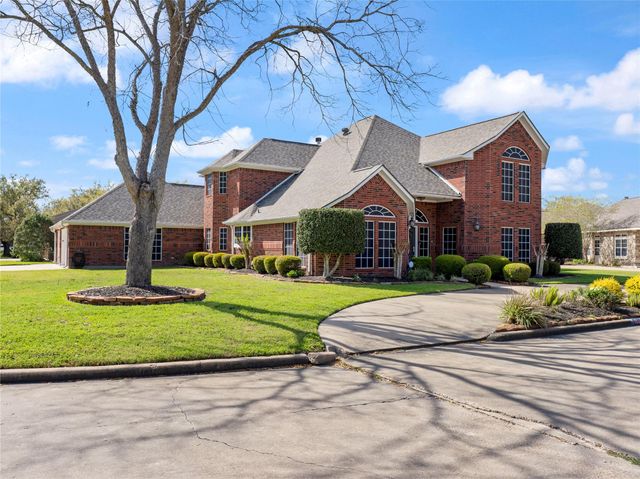 56 Valhalla Drive, Bay City, TX 77414