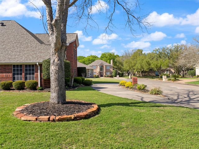 56 Valhalla Drive, Bay City, TX 77414