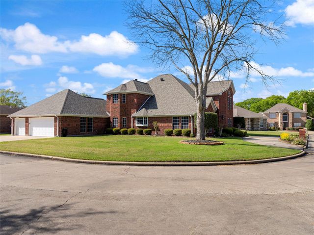 56 Valhalla Drive, Bay City, TX 77414