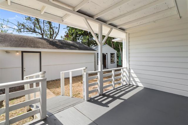 521 E Hunnicutt Street, Baytown, TX 77520