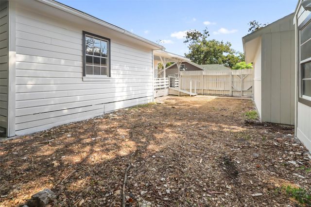 521 E Hunnicutt Street, Baytown, TX 77520