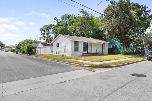 521 E Hunnicutt Street, Baytown, TX 77520