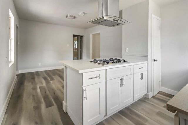 521 E Hunnicutt Street, Baytown, TX 77520